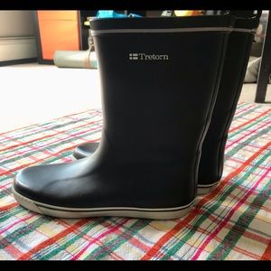 Tretorn black rain boots
